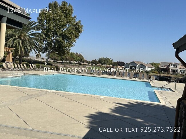 Building Photo - 1348 Maple Dr