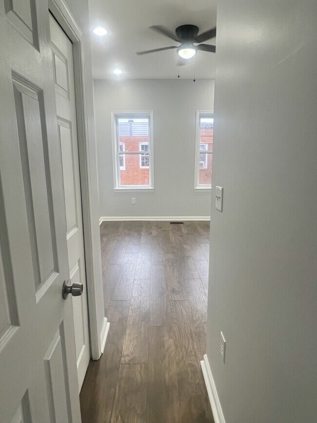 Building Photo - 808 N Streeper St