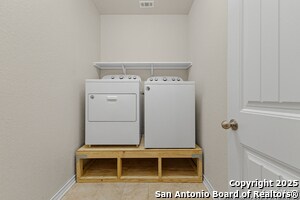 Building Photo - 611 Rose Spoonbill