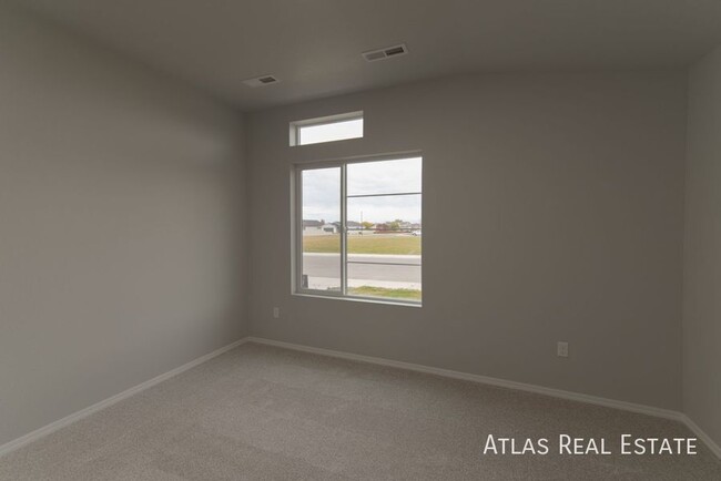 Building Photo - Open Floor Plan | New 4bd, 2bth Home