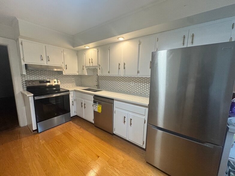 Primary Photo - 651 Quinnipiac Ave