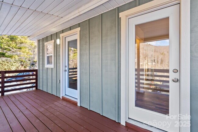Building Photo - "Charming Cottage Retreat in Gerton, NC!"