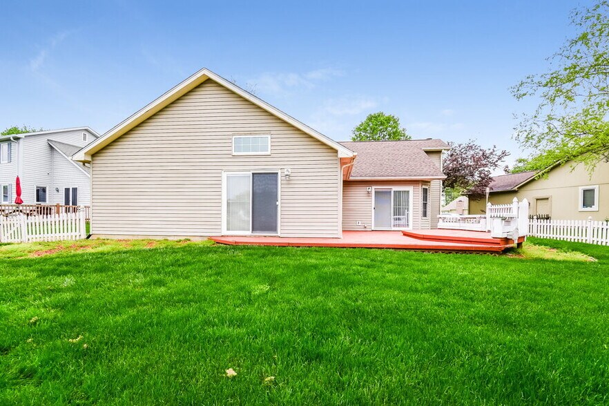 Building Photo - 8867 Sundrop Rd