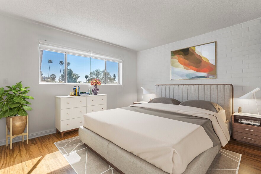 Building Photo - 7560 Hollywood Blvd