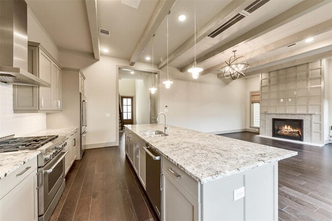 Building Photo - 2635 Fountain Key Blvd