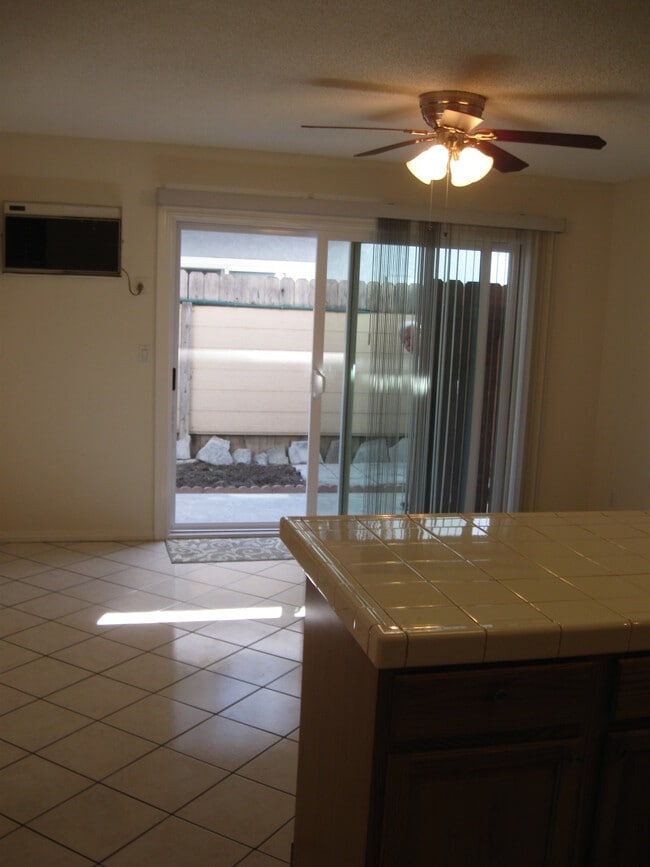 Family Rm/Dining Rm - 11243 Western Ave