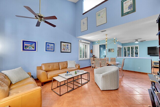 Building Photo - 2922 Port Royale Ln S