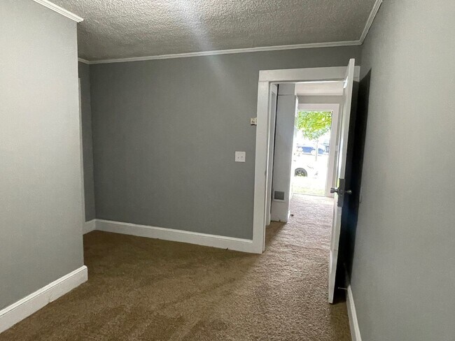 Building Photo - 383