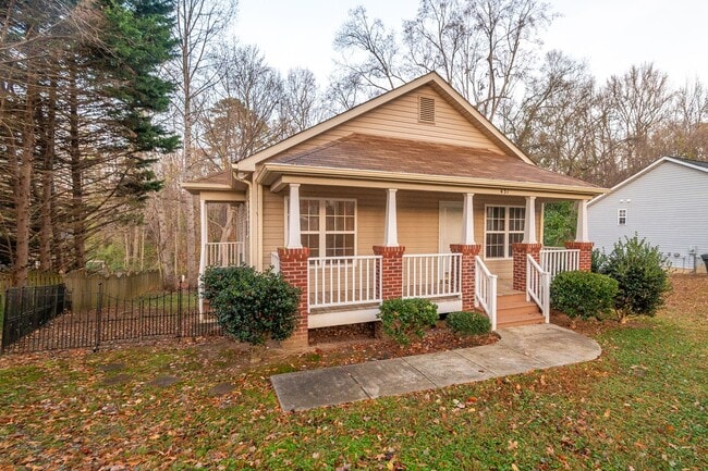 Building Photo - Charming 3 Bedroom, 2 Bathroom Home in Matthews!