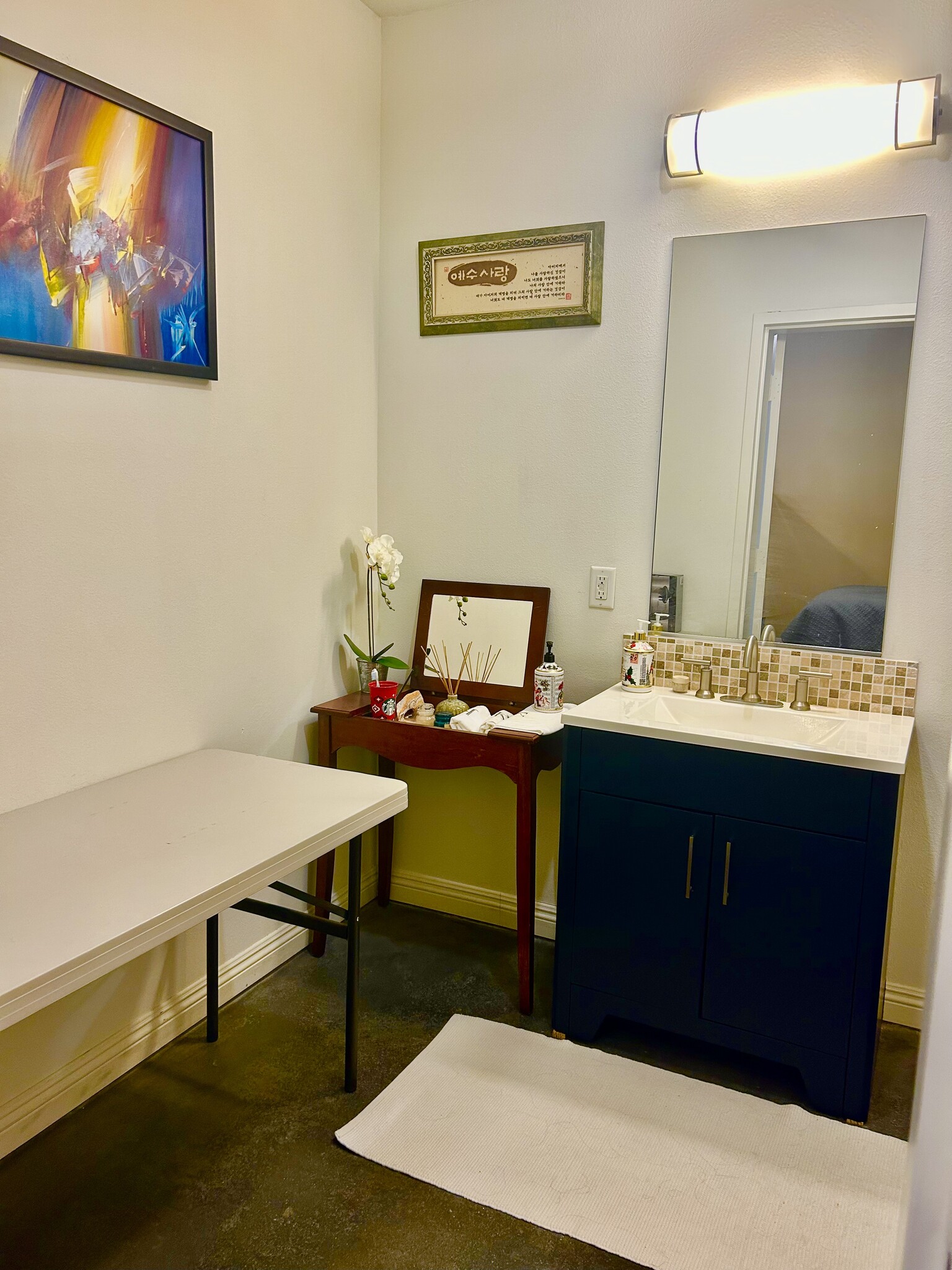 Building Photo - 300 E 4th St