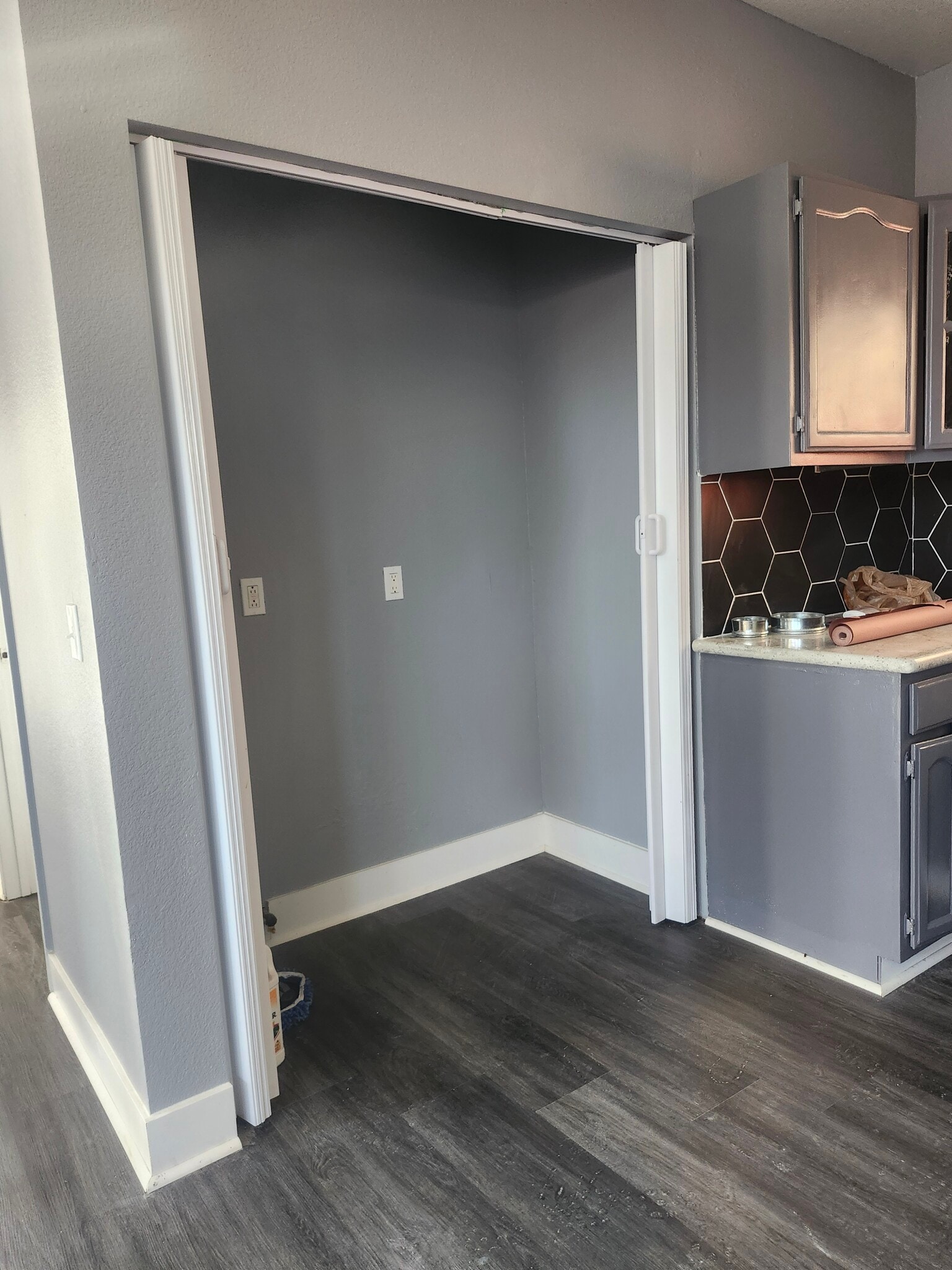 Pantry with folding doors - 10609 S Main St