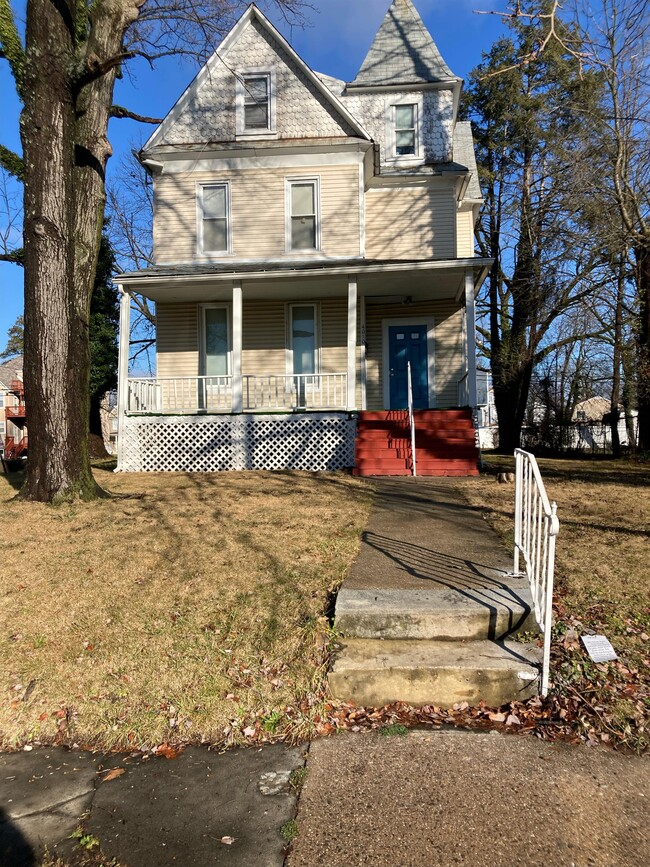 Building Photo - 4010 Ridgewood Ave