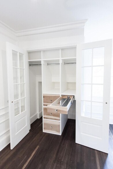 Building Photo - 3915 Benedict Canyon Dr