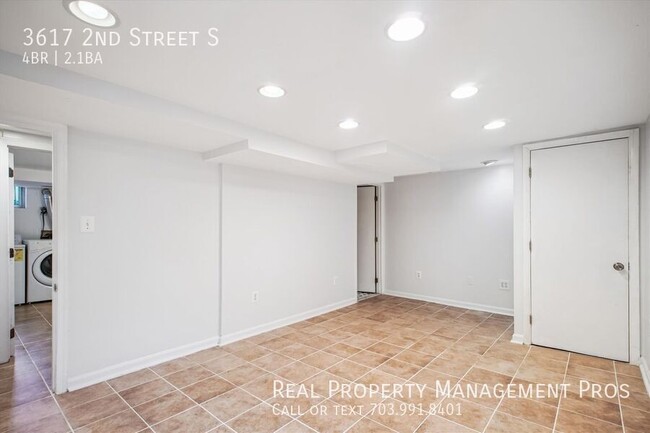 Building Photo - 3617 2nd St S