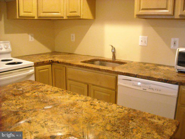 Building Photo - 5615 Minoso Dr