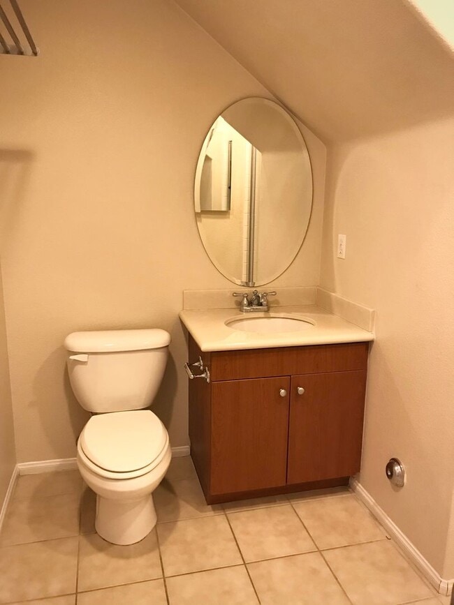 Building Photo - Located in the very popular northwest area...