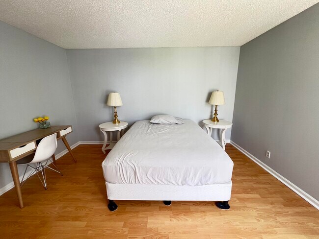 Building Photo - 6417 La Costa Dr