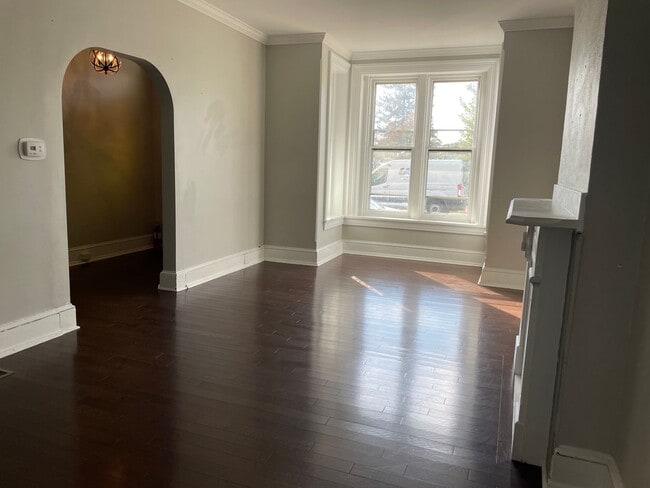 Building Photo - Beautifully Renovated Home in Columbia Bor...