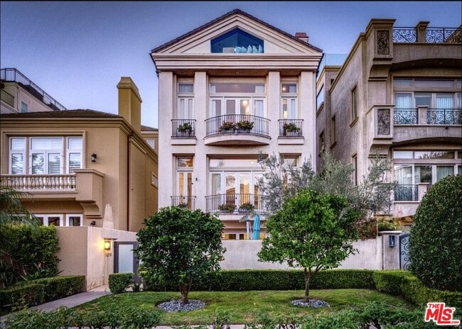 Building Photo - 129 Channel Pointe Mall