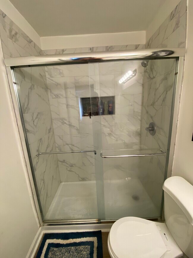 Building Photo - 2141 Bromby St