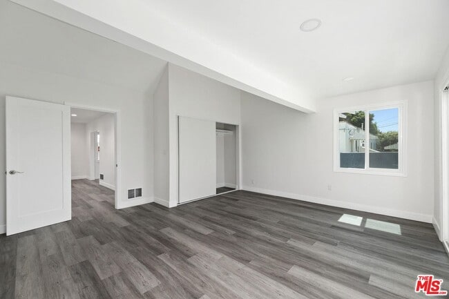 Building Photo - 8918 Cadillac Ave