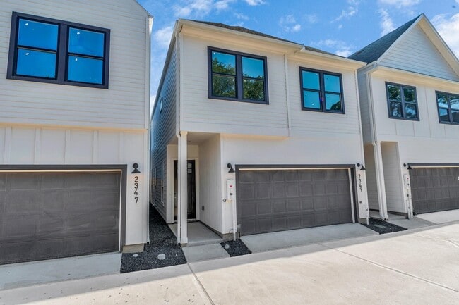 Building Photo - 2349 Hoskins Dr