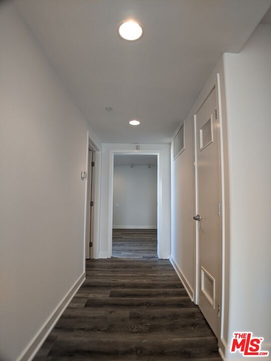 Building Photo - 5143 White Oak Ave