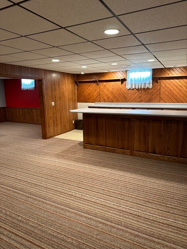 Building Photo - 7772 Huwer Rd