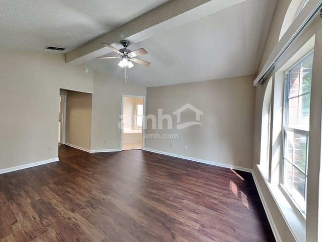Building Photo - 8216 Leafcrest Dr