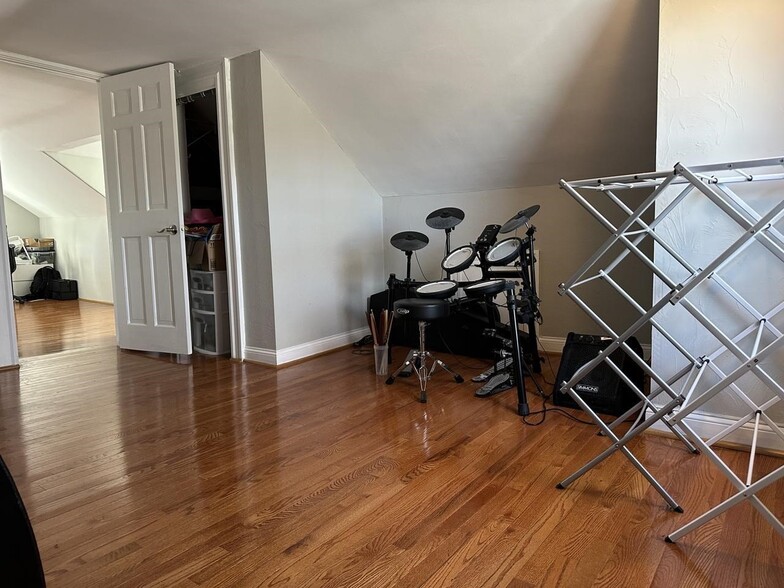 Building Photo - 123 Faneuil St