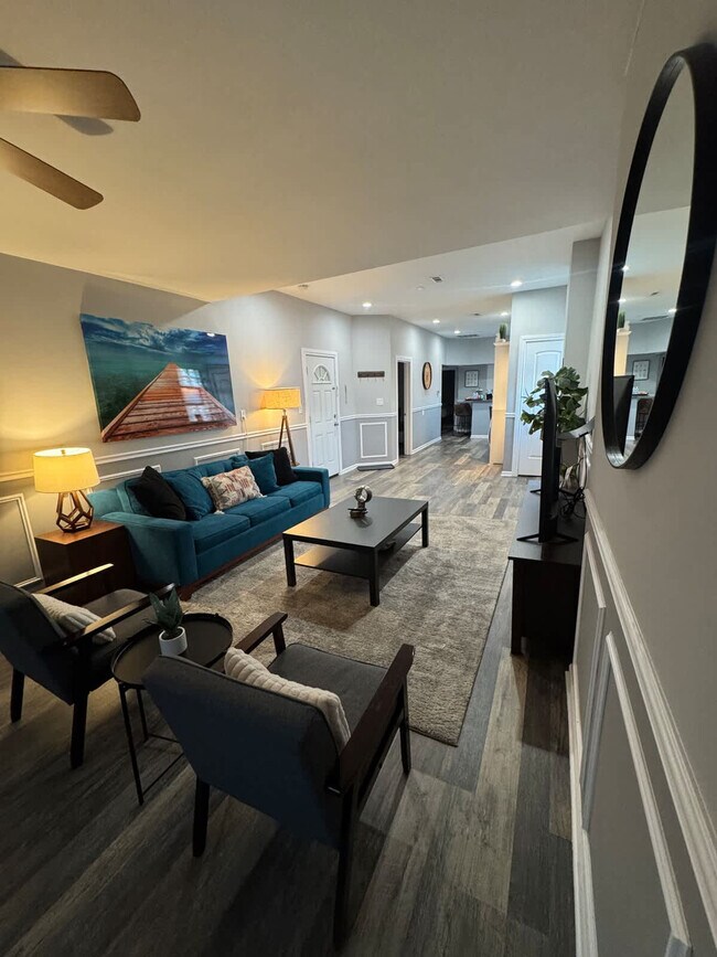 Building Photo - 2002 W Cermak Rd