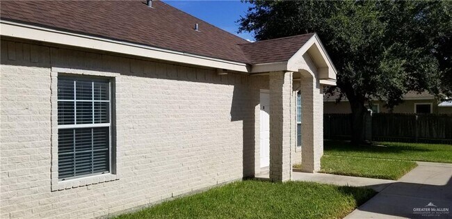 Building Photo - 1208 W Wisconsin Rd