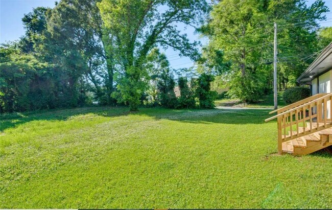 Building Photo - 3305 Flowers Dr