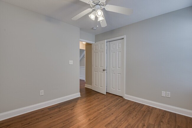 Building Photo - 2037 Dundee Way