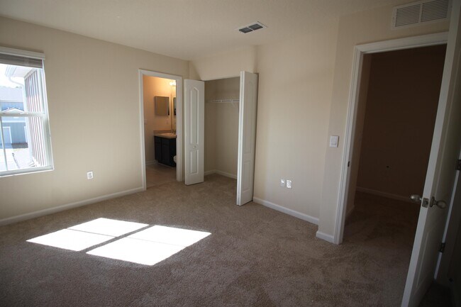 Building Photo - 9595 Star Dr