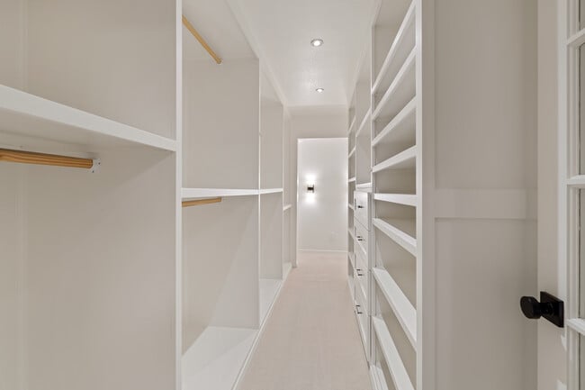 Building Photo - 2882 S Palmer Dr