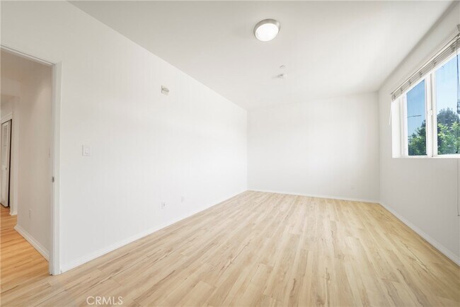 Building Photo - 13941 Sherman Way
