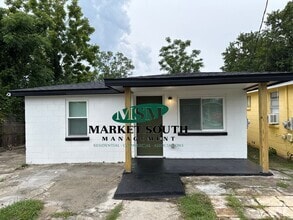 Building Photo - Charming Renovated 2BR/1BA Cottage in West...