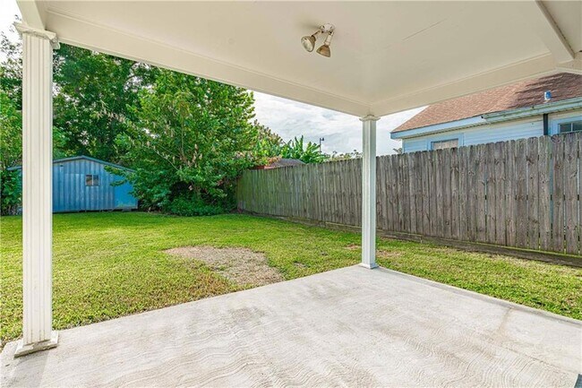 Building Photo - 805 Ave A