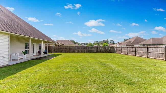Building Photo - 17634 Hoods Ridge Dr
