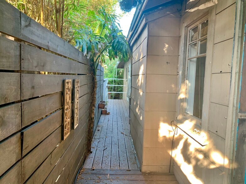 Kitchen Entrance - 2918 Pacific Ave
