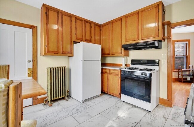 Building Photo - 52 Sherman St