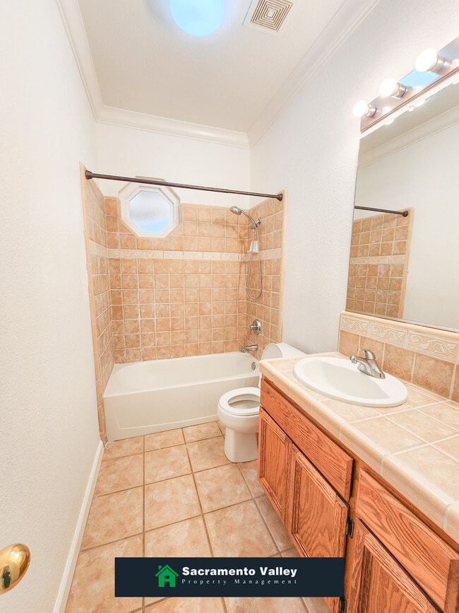 Building Photo - 1901 Yarnell Way