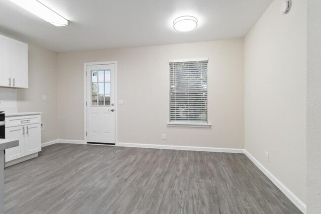 Building Photo - 14305 Cummins Way