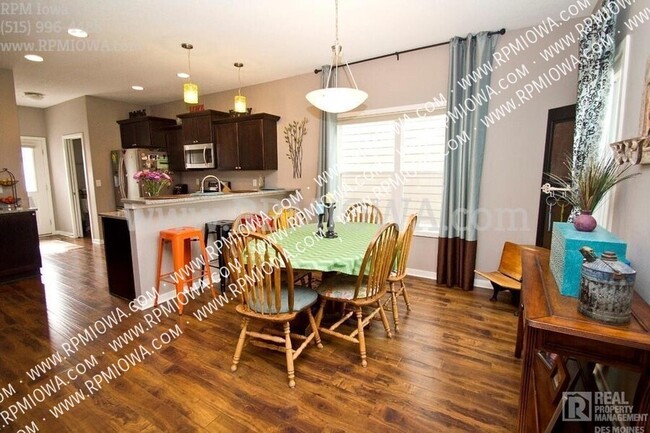 Building Photo - 1655 SW Arlan Dr