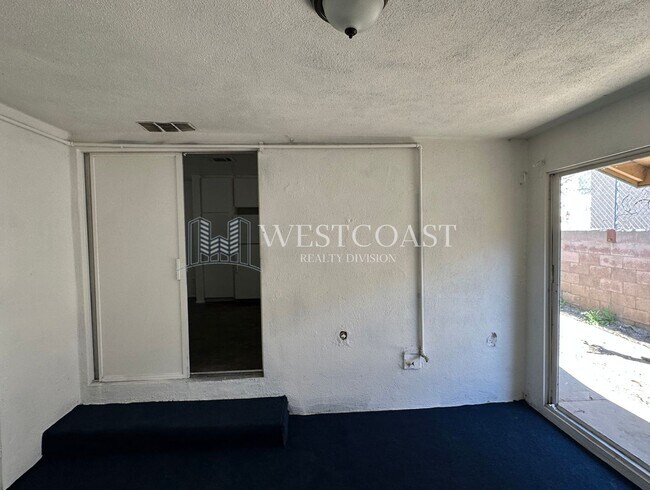 Building Photo - Highland