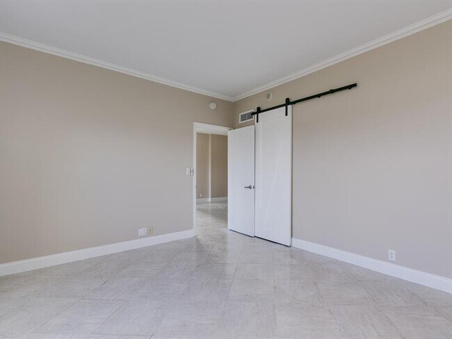 Building Photo - 750 N Ocean Blvd