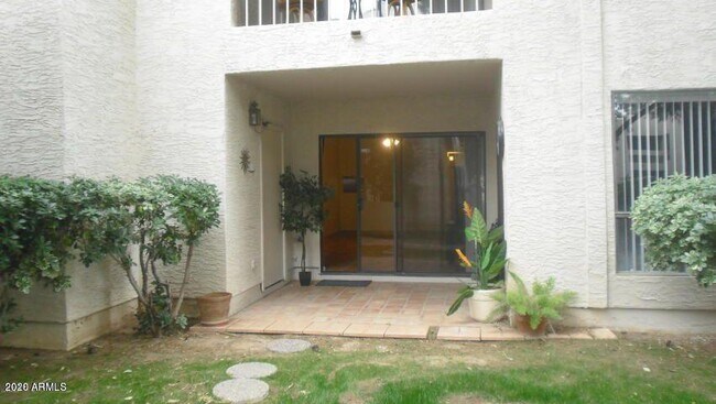 Building Photo - 8651 E Royal Palm Rd