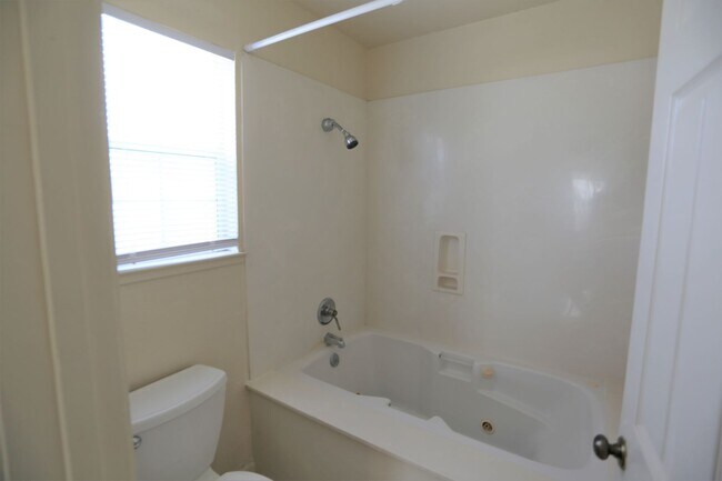 Building Photo - Beautiful home in Patterson