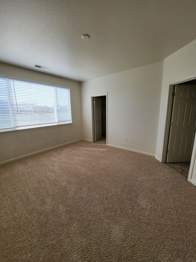 Building Photo - 377 Royal Troon Dr